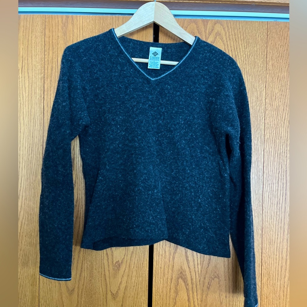Columbia Dark grey v neck sweater. 80% Wool